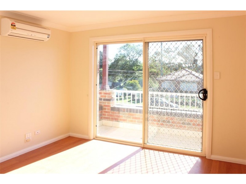 2A Clarence St, Canley Heights NSW 2166