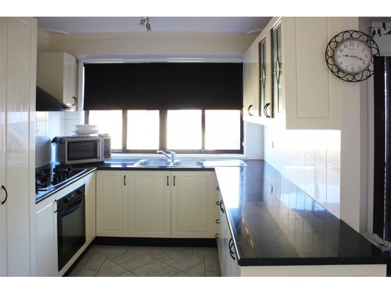 Edensor Park NSW 2176