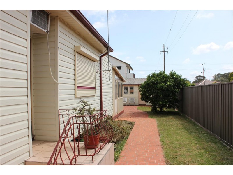21B BUCKINGHAM ST, Canley Heights NSW 2166