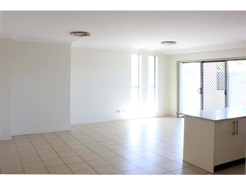 2/2 Castlereagh St, Liverpool NSW 2170