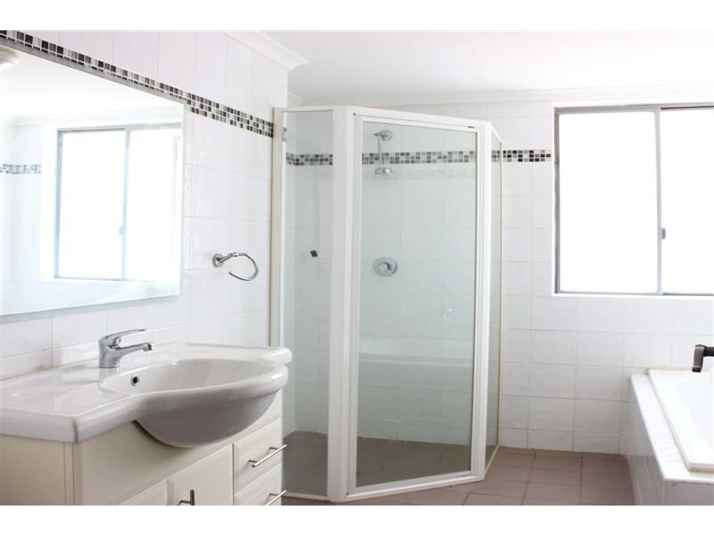 2/2 Castlereagh St, Liverpool NSW 2170