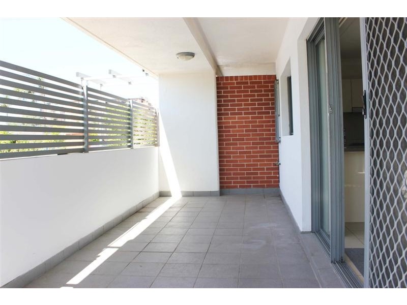 2/2 Castlereagh St, Liverpool NSW 2170