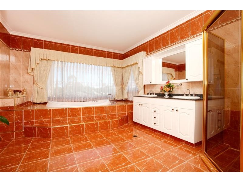 35 Ferngrove Rd, Canley Heights NSW 2166