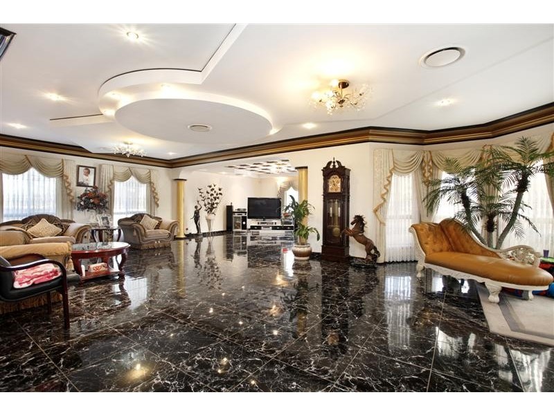 35 Ferngrove Rd, Canley Heights NSW 2166