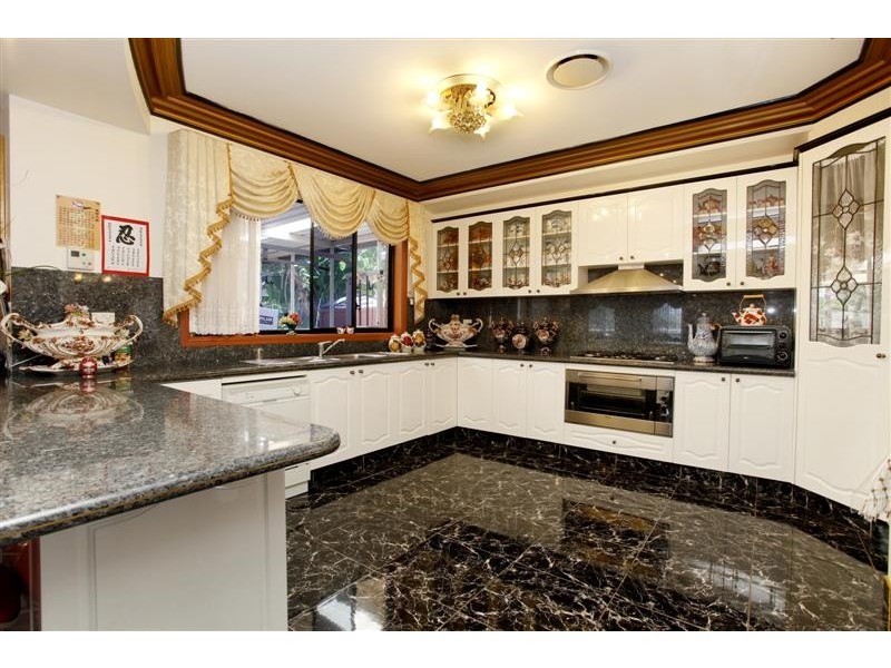 35 Ferngrove Rd, Canley Heights NSW 2166