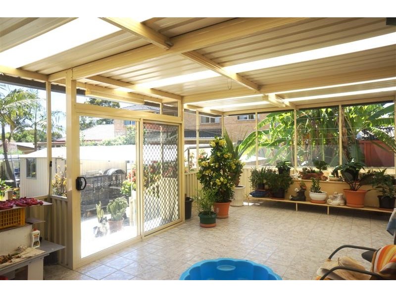 35 Ferngrove Rd, Canley Heights NSW 2166