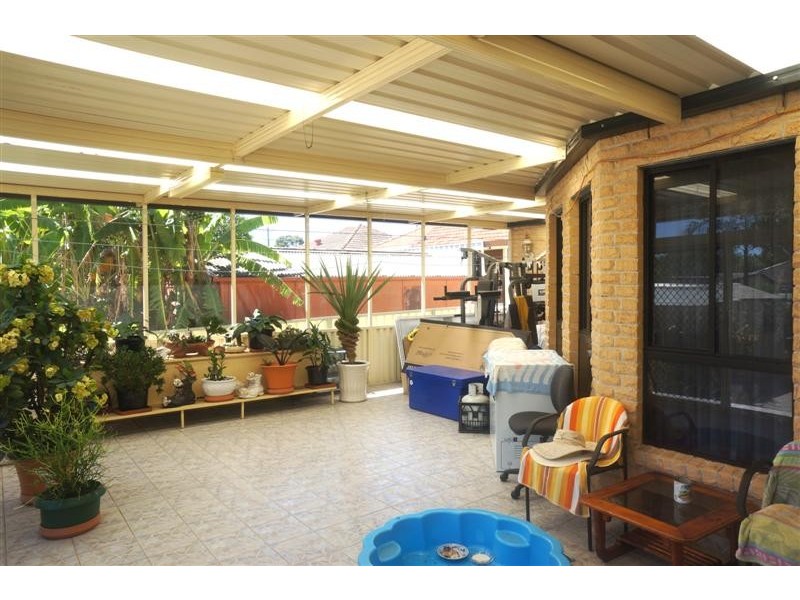 35 Ferngrove Rd, Canley Heights NSW 2166