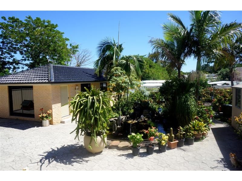 35 Ferngrove Rd, Canley Heights NSW 2166