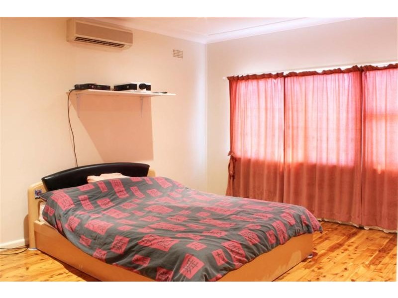 33 Karoon Ave, Canley Heights NSW 2166