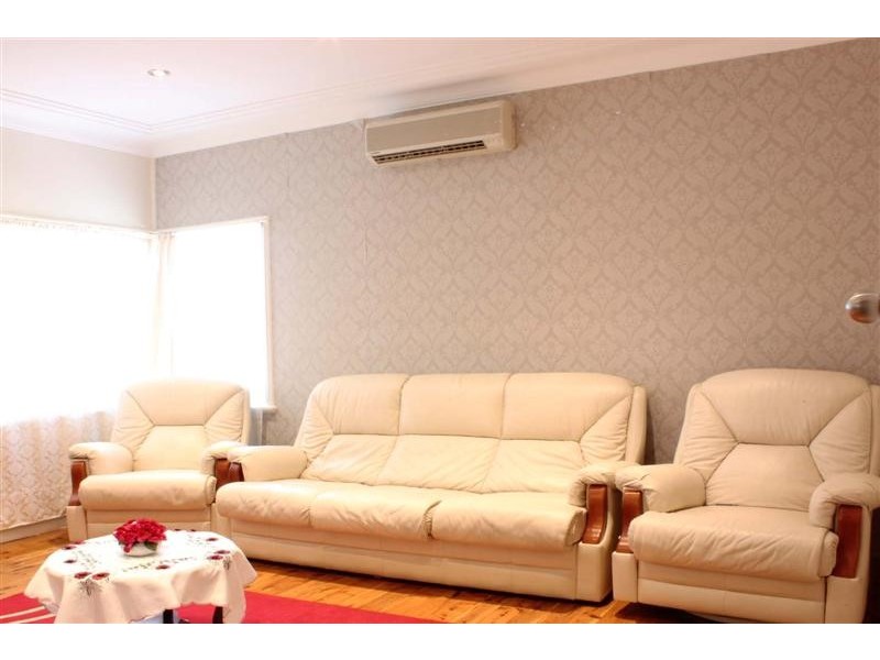 33 Karoon Ave, Canley Heights NSW 2166