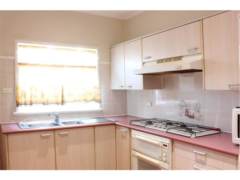 33 Karoon Ave, Canley Heights NSW 2166