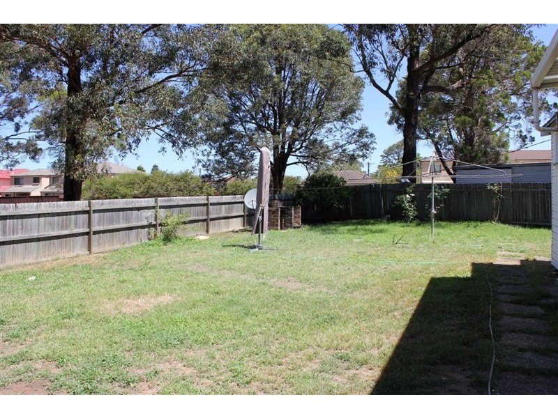 33 Karoon Ave, Canley Heights NSW 2166