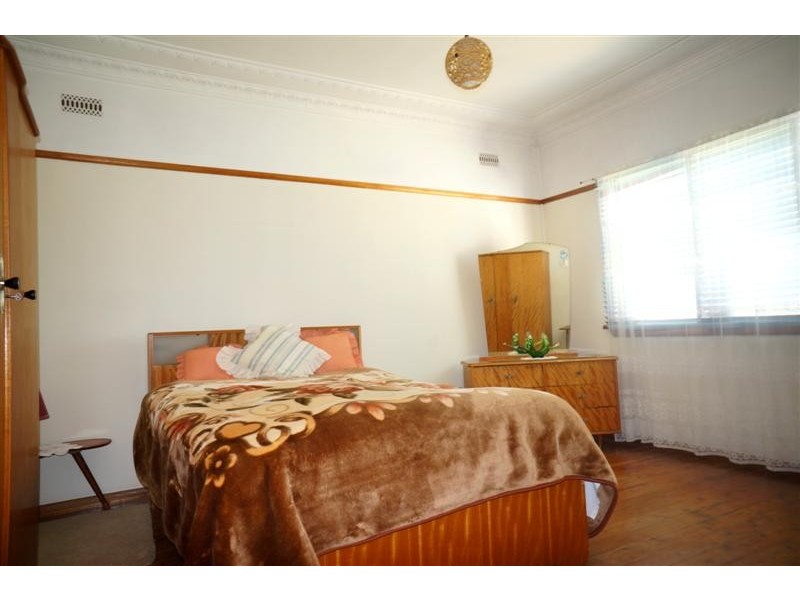 38 Wyong St, Canley Heights NSW 2166