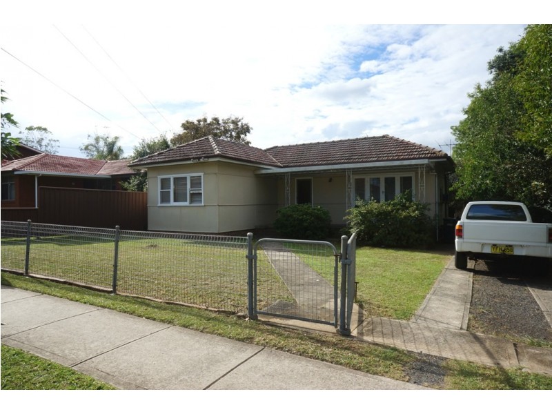 132 Nelson St, Fairfield Heights NSW 2165