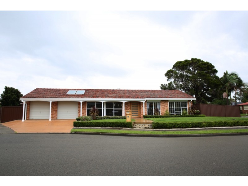 5 Guys Pl, St Johns Park NSW 2176