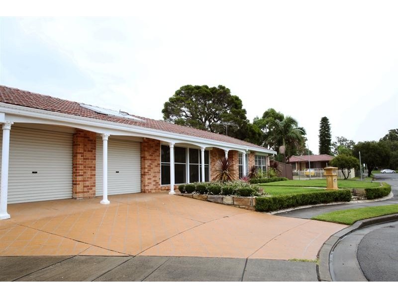 5 Guys Pl, St Johns Park NSW 2176