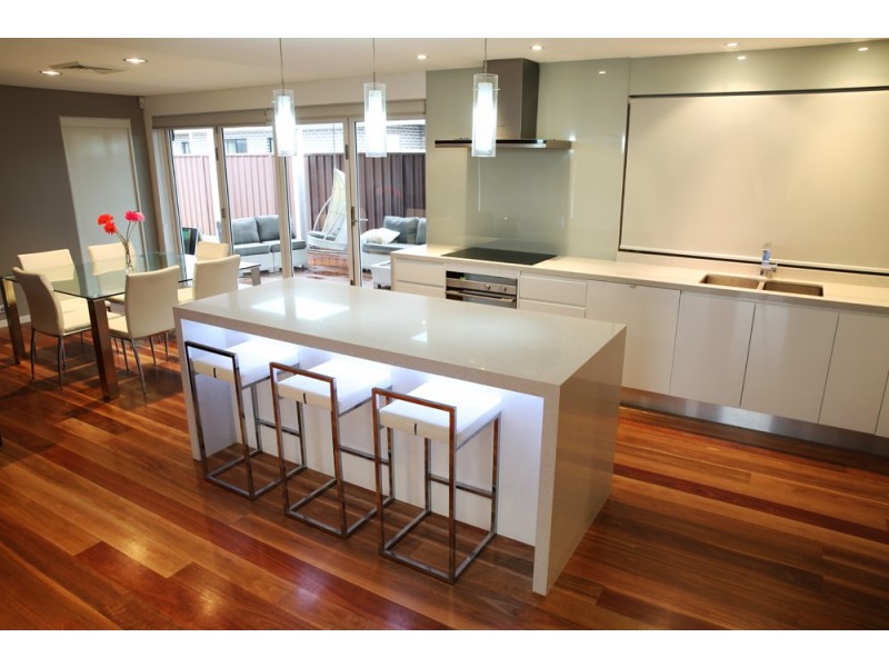 5 Guys Pl, St Johns Park NSW 2176