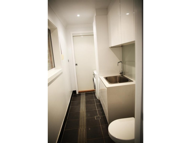 5 Guys Pl, St Johns Park NSW 2176