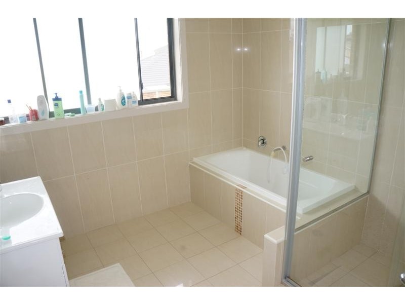 16 Willowbank Cres, Canley Vale NSW 2166