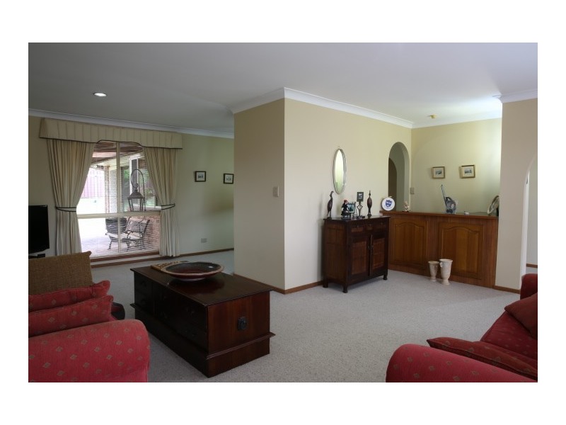 9 Unsworth St, Abbotsbury NSW 2176