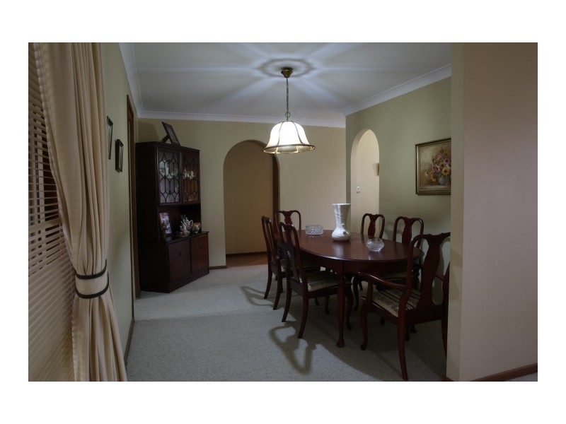 9 Unsworth St, Abbotsbury NSW 2176