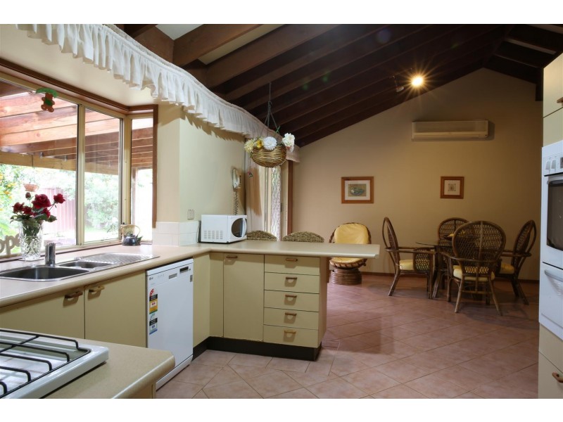 9 Unsworth St, Abbotsbury NSW 2176