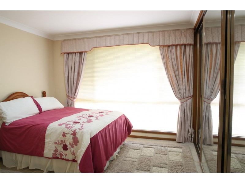 9 Unsworth St, Abbotsbury NSW 2176