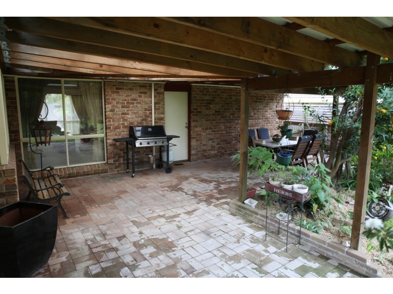 9 Unsworth St, Abbotsbury NSW 2176