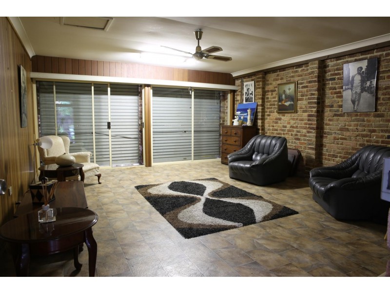 9 Unsworth St, Abbotsbury NSW 2176