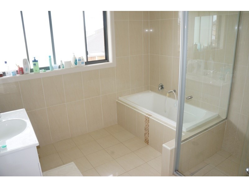 16 Willowbank Cres, Canley Vale NSW 2166