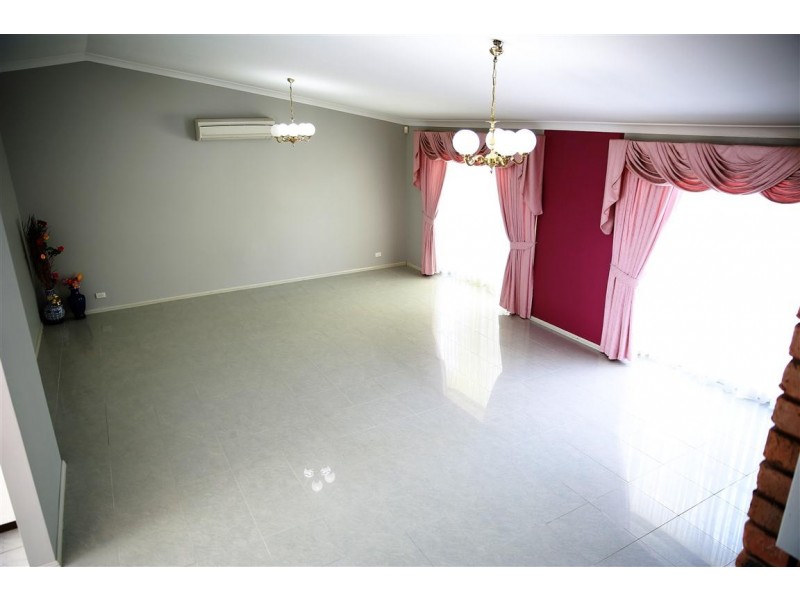 Edensor Park NSW 2176