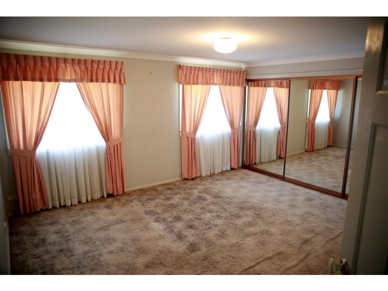 Edensor Park NSW 2176