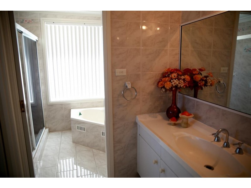 Edensor Park NSW 2176