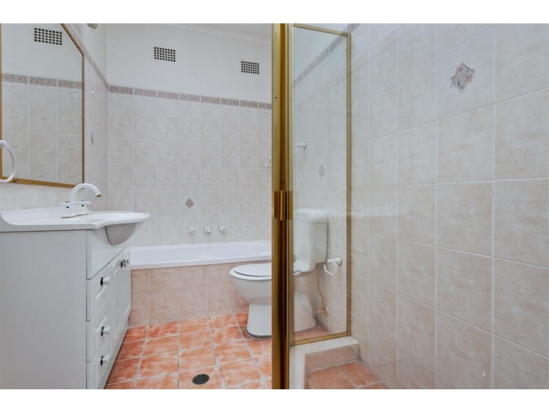 69 Avoca Rd, Canley Heights NSW 2166