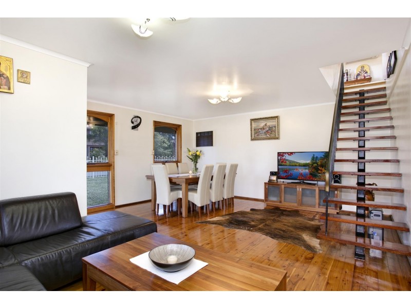 2 Olga Close, Bossley Park NSW 2176