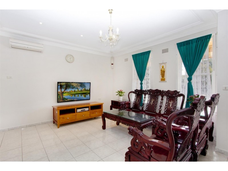 32 Grainger Ave, Mount Pritchard NSW 2170