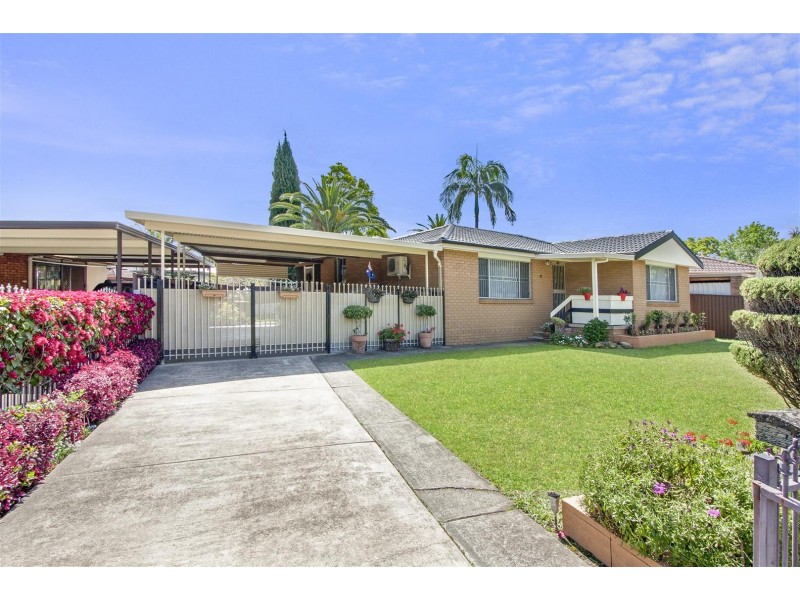 21 Coolatai Cres, Bossley Park NSW 2176