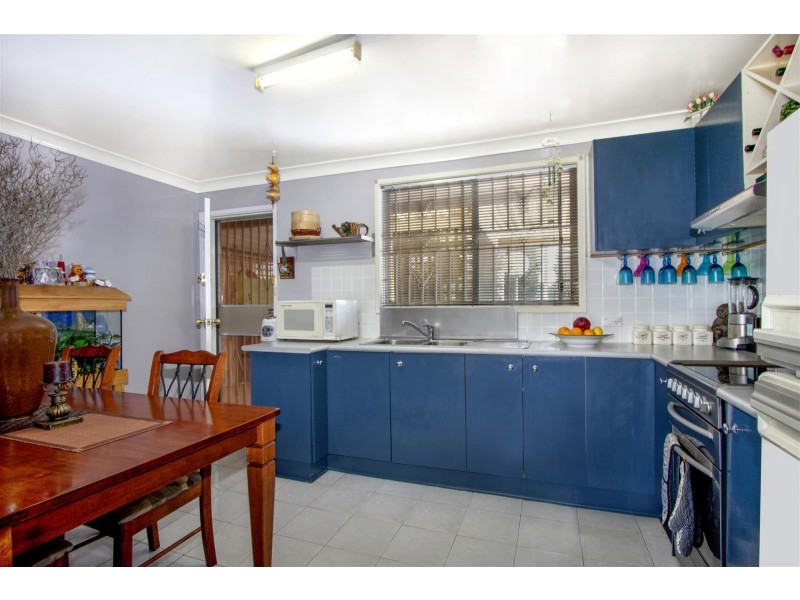 21 Coolatai Cres, Bossley Park NSW 2176