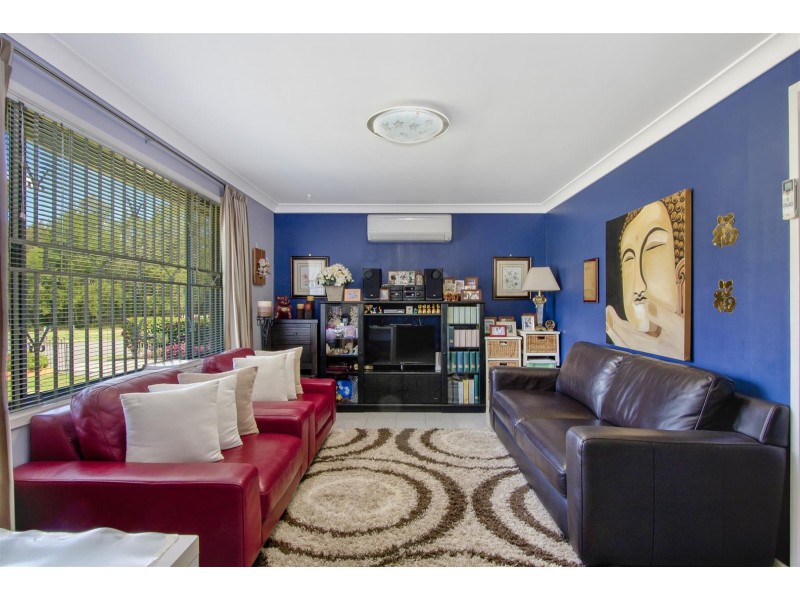 21 Coolatai Cres, Bossley Park NSW 2176