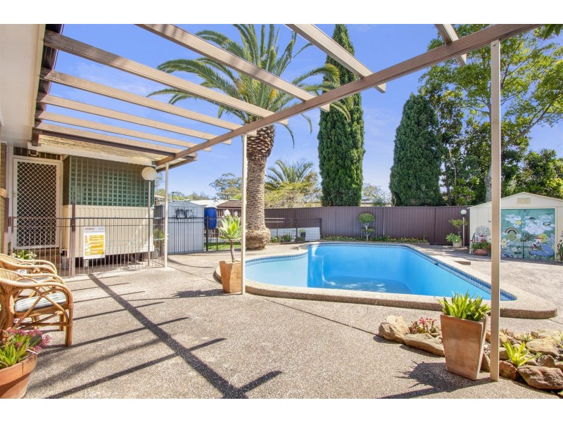 21 Coolatai Cres, Bossley Park NSW 2176