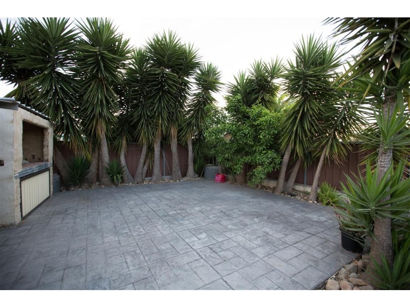 25 Ironside St, St Johns Park NSW 2176