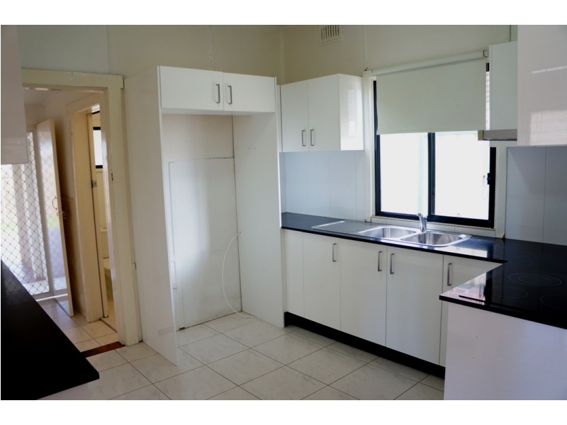 175 Station St, Fairfield Heights NSW 2165