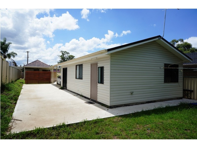 175 Station St, Fairfield Heights NSW 2165