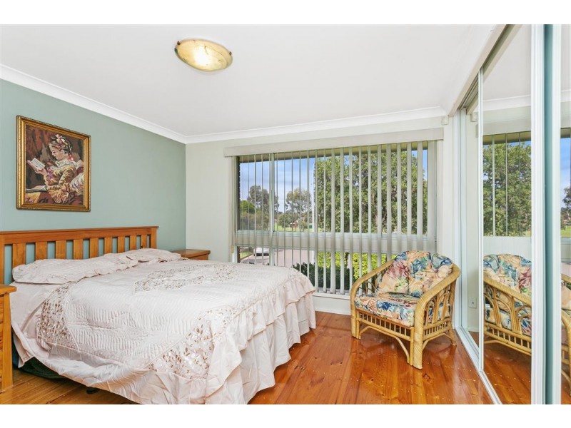 4 Sims Pl, St Johns Park NSW 2176