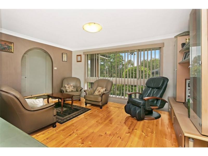 4 Sims Pl, St Johns Park NSW 2176