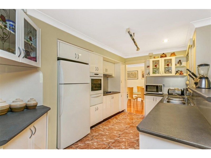 4 Sims Pl, St Johns Park NSW 2176
