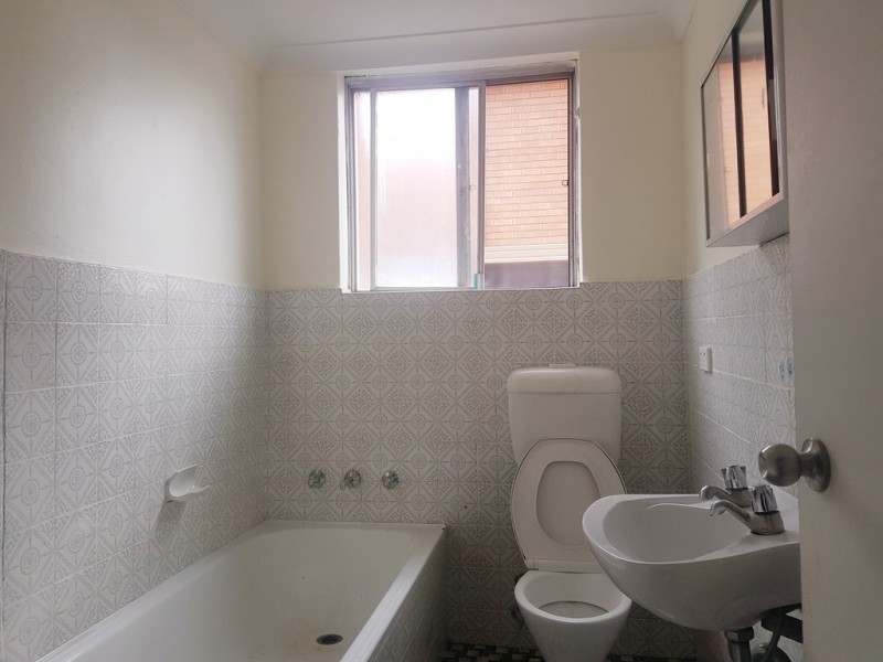 2/106 LONGFIELD ST, Cabramatta NSW 2166