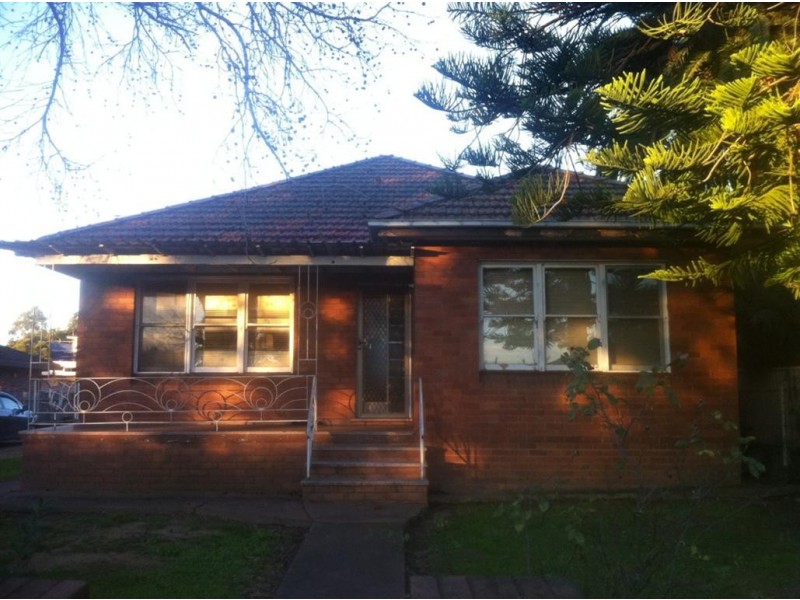 215 The Horsley Dr, Fairfield East NSW 2165