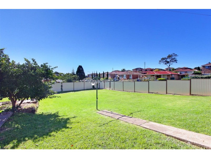 9 Mozart Pl, Bonnyrigg Heights NSW 2177