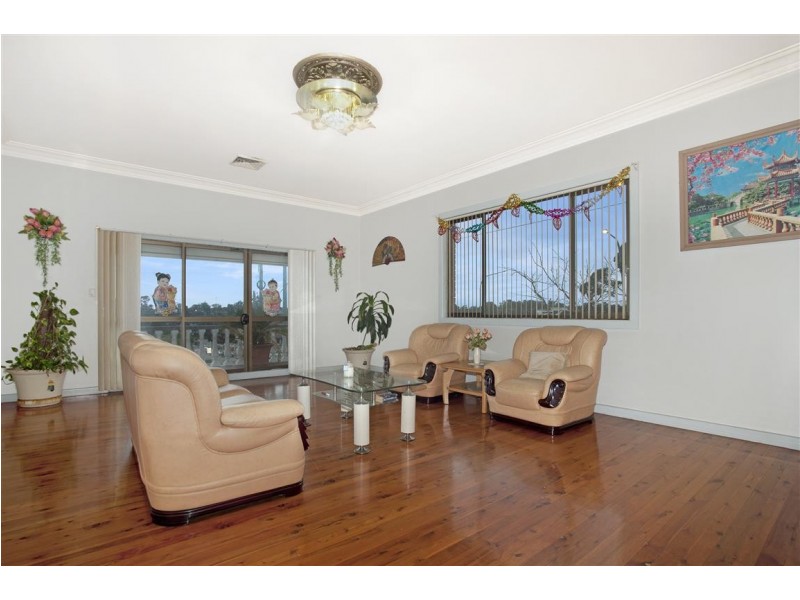 181 Humphries Rd, St Johns Park NSW 2176